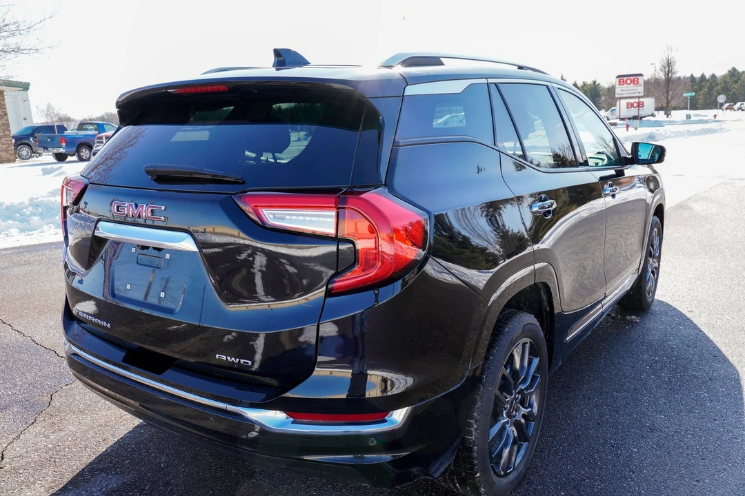 2023 GMC Terrain - Image 3 of 21