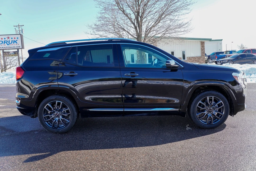 2023 GMC Terrain - Image 2 of 21