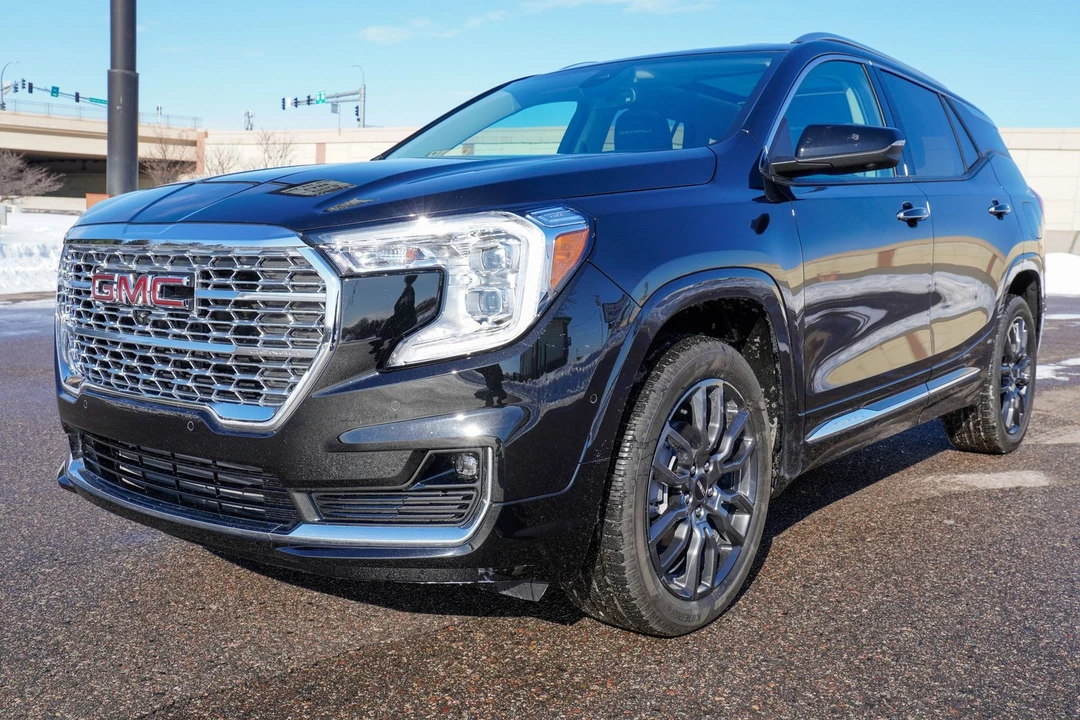 2023 GMC Terrain - Image 8 of 21