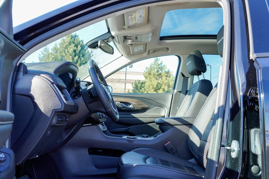 2023 GMC Terrain - Image 10 of 21