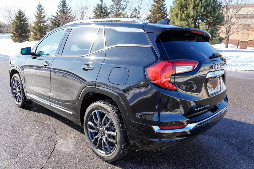 2023 GMC Terrain - Image 6 of 21