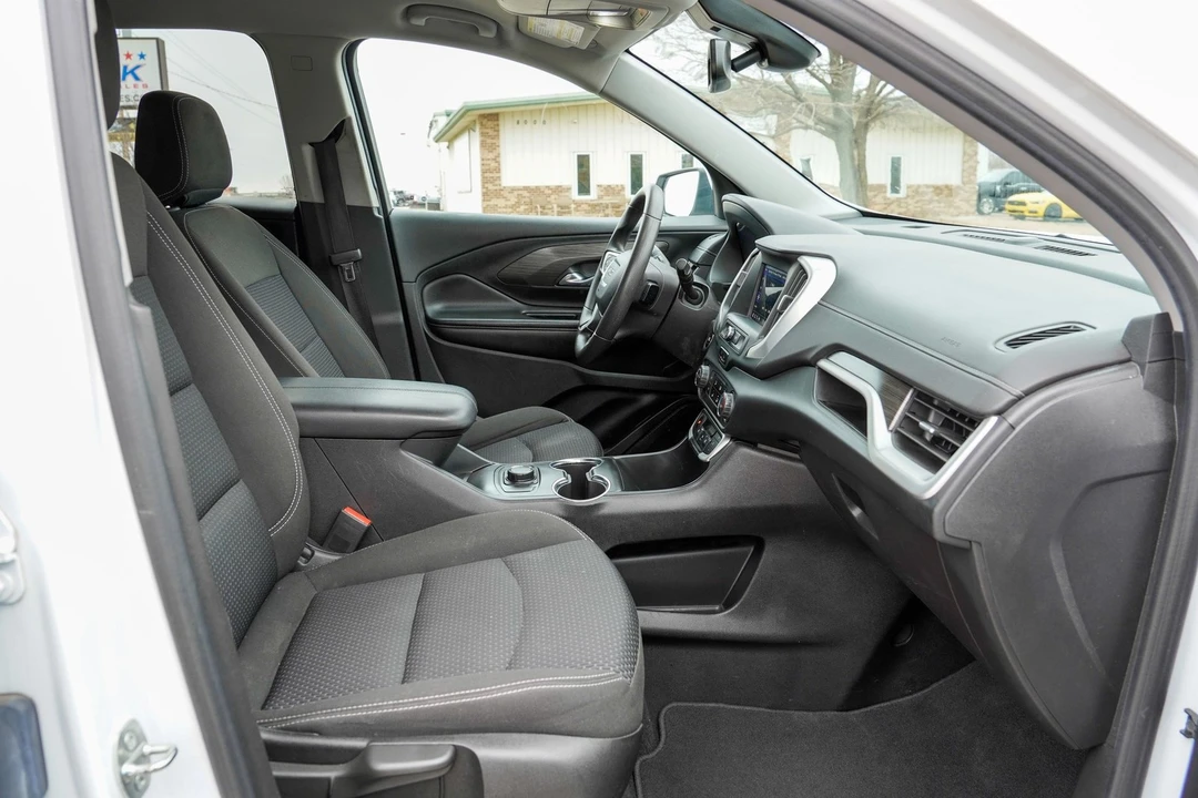 2023 GMC Terrain - Image 16 of 21