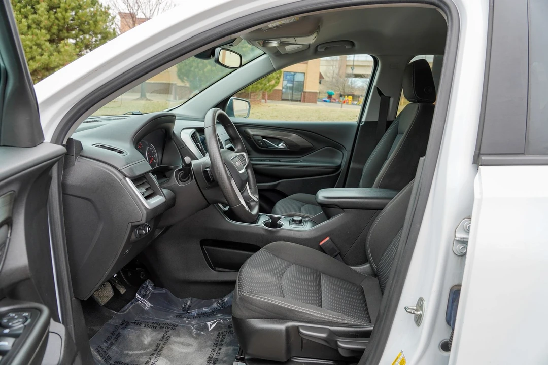 2023 GMC Terrain - Image 10 of 21