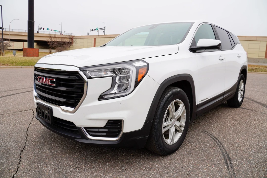 2023 GMC Terrain - Image 8 of 21