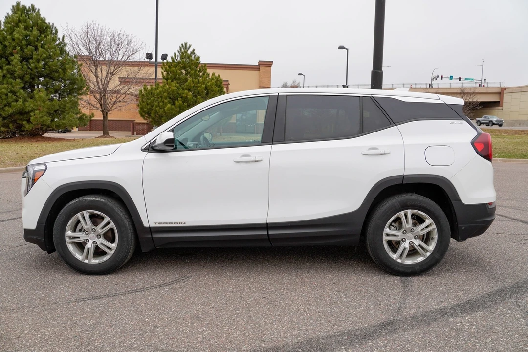 2023 GMC Terrain - Image 7 of 21