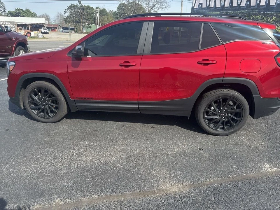 2023 GMC Terrain - Image 8 of 21