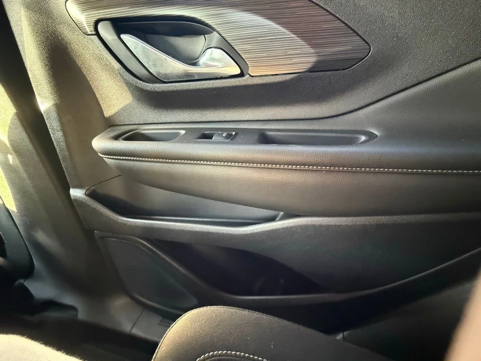 2023 GMC Terrain - Image 18 of 21