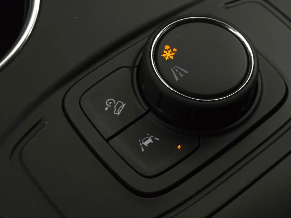 2023 GMC Terrain - Image 4 of 12