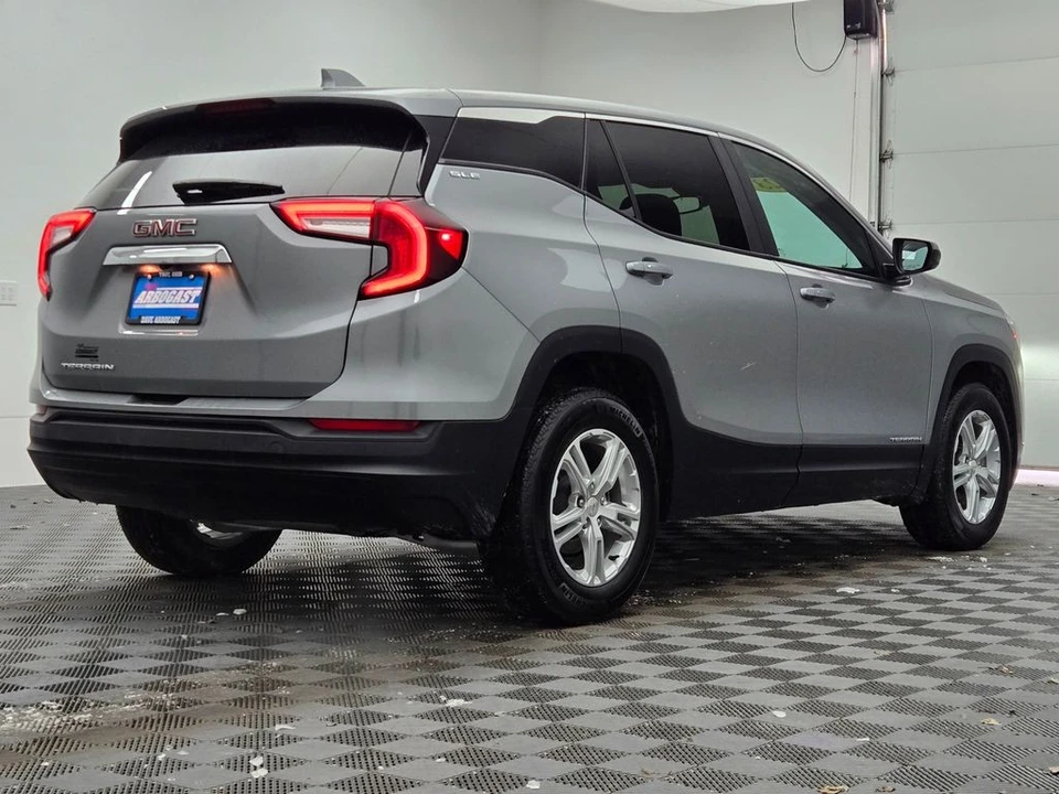 2023 GMC Terrain - Image 10 of 12