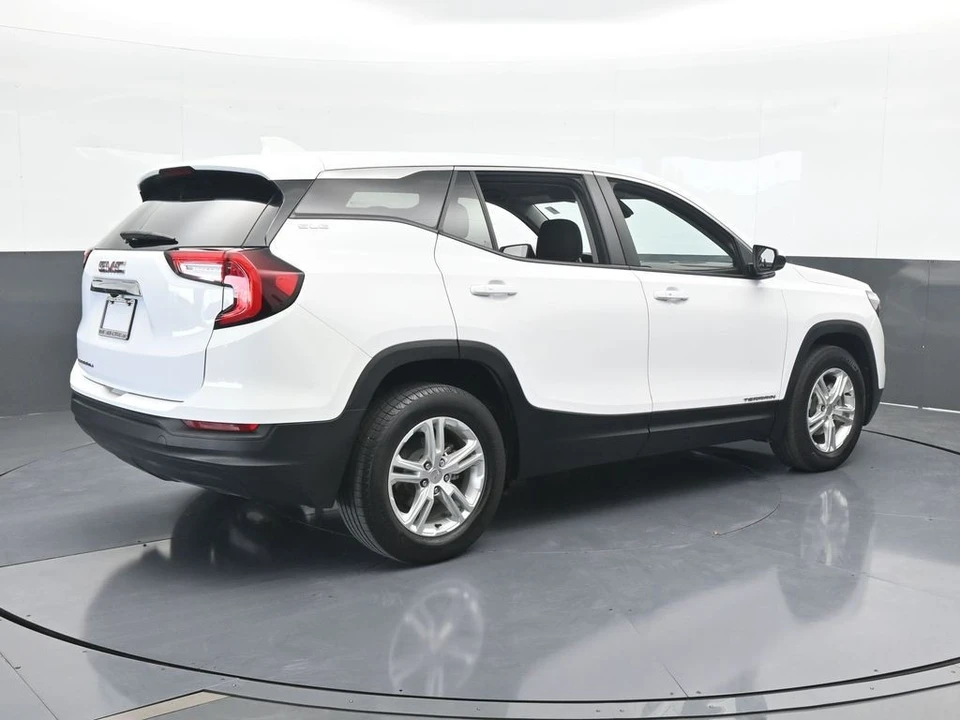 2023 GMC Terrain - Image 6 of 12