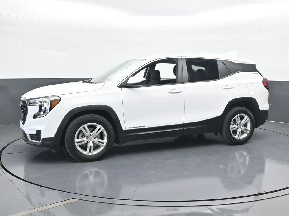 2023 GMC Terrain - Image 2 of 12