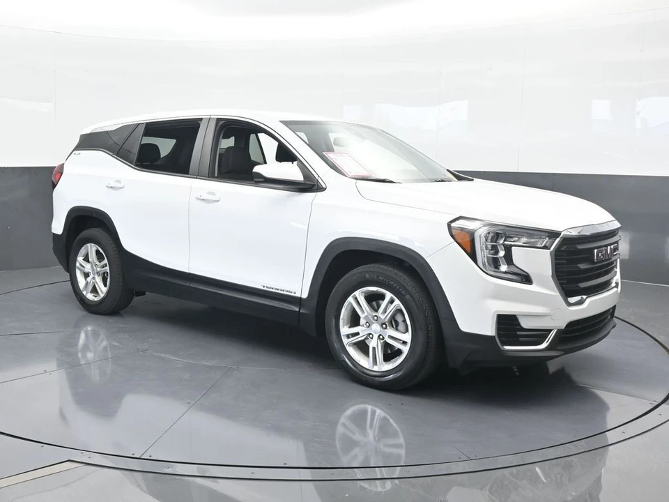 2023 GMC Terrain - Image 8 of 12