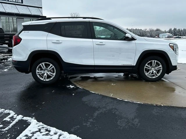 2023 GMC Terrain - Image 9 of 12
