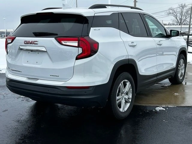 2023 GMC Terrain - Image 8 of 12
