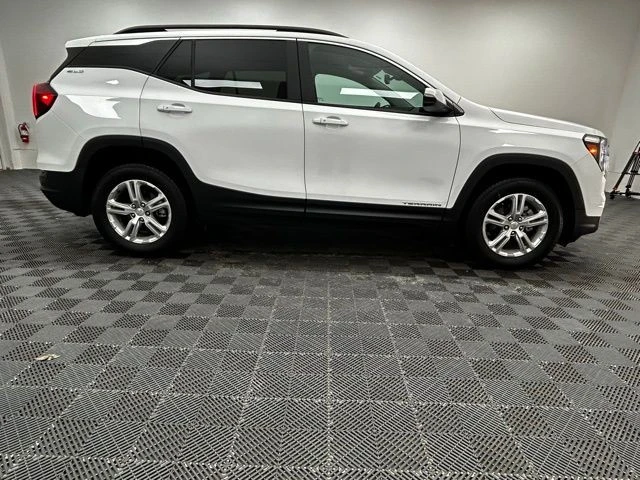 2023 GMC Terrain - Image 10 of 12