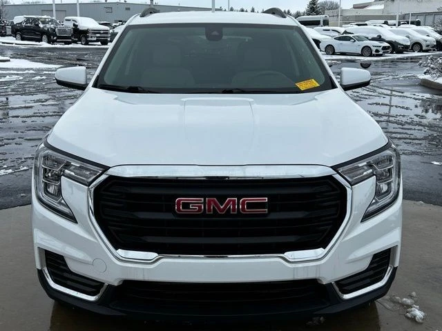 2023 GMC Terrain - Image 2 of 12