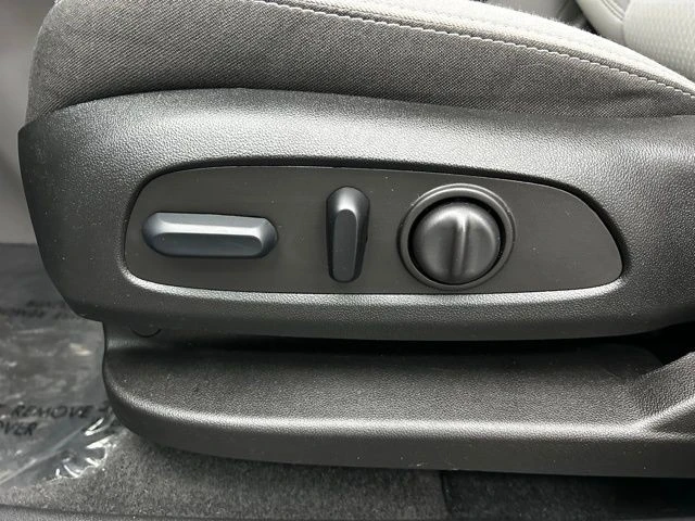 2023 GMC Terrain - Image 8 of 12