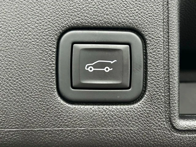 2023 GMC Terrain - Image 9 of 12