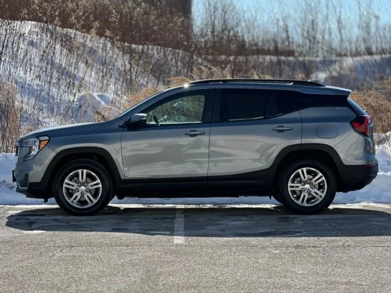 2023 GMC Terrain - Image 5 of 12