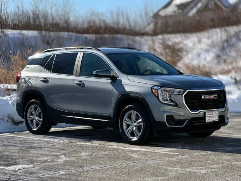2023 GMC Terrain - Image 2 of 12