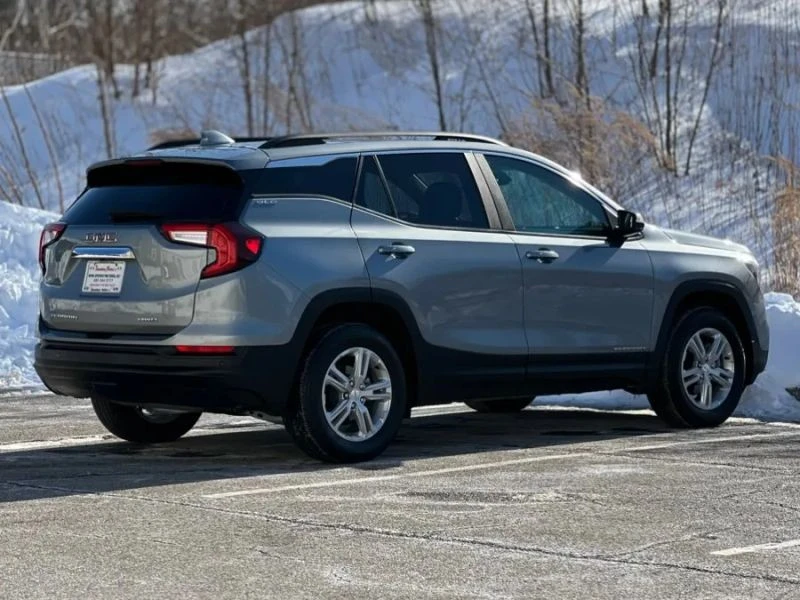 2023 GMC Terrain - Image 8 of 12