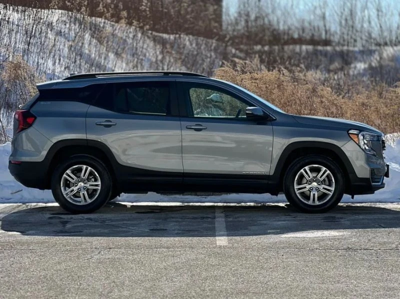 2023 GMC Terrain - Image 9 of 12