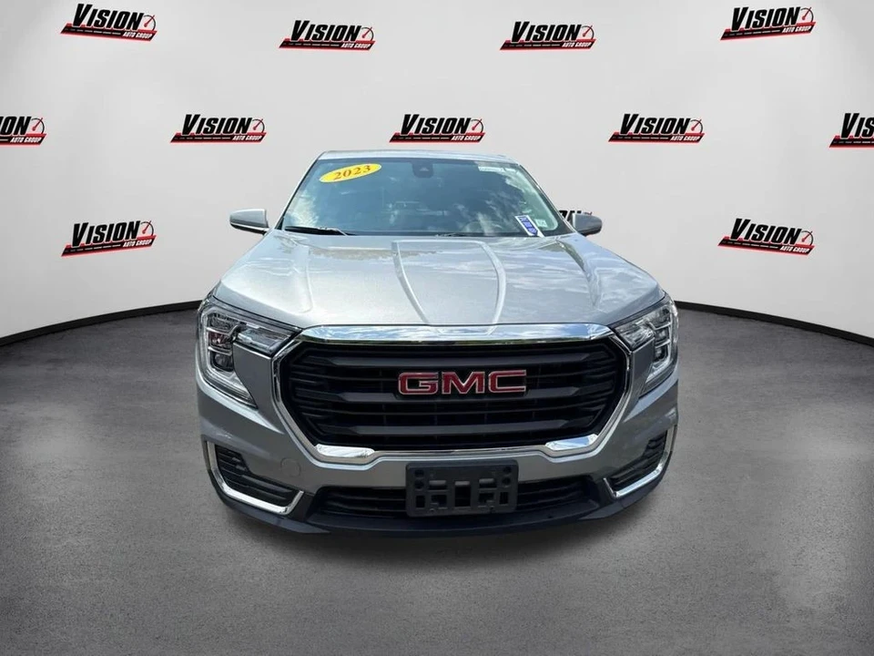 2023 GMC Terrain - Image 2 of 12