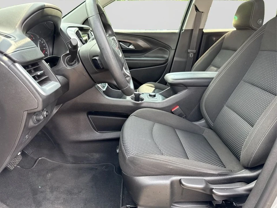 2023 GMC Terrain - Image 9 of 12