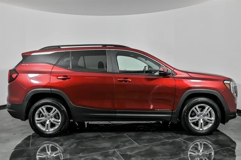 2023 GMC Terrain - Image 13 of 21