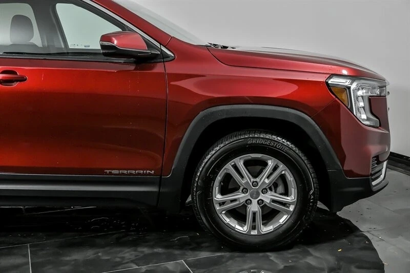 2023 GMC Terrain - Image 14 of 21