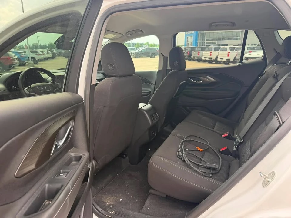 2023 GMC Terrain - Image 4 of 6