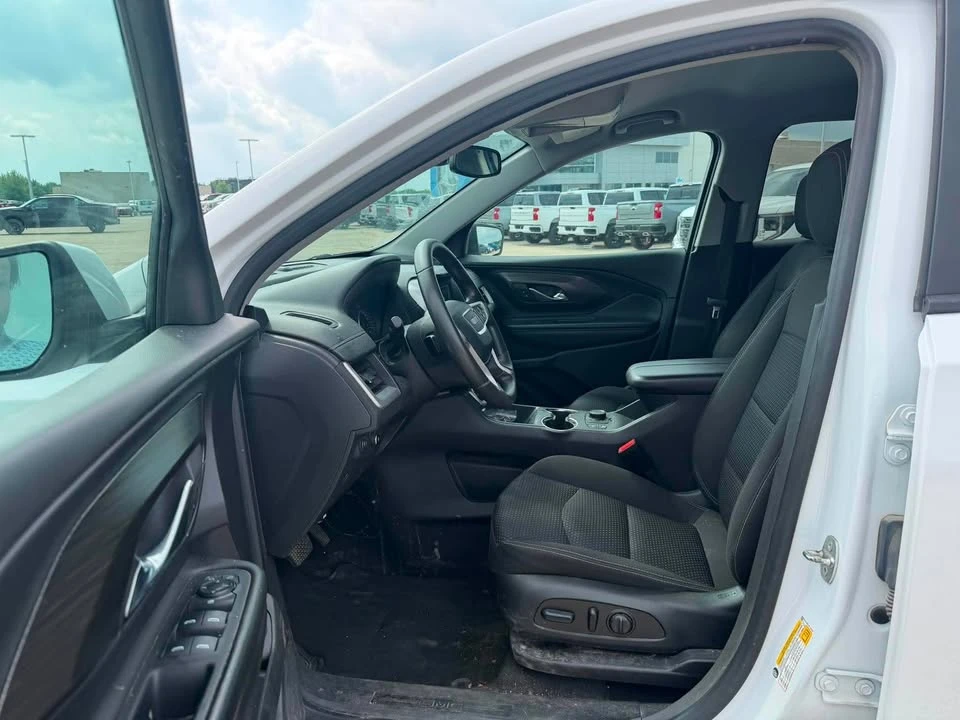 2023 GMC Terrain - Image 2 of 6