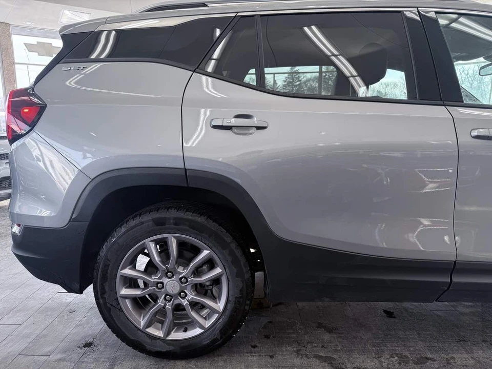 2023 GMC Terrain - Image 8 of 12