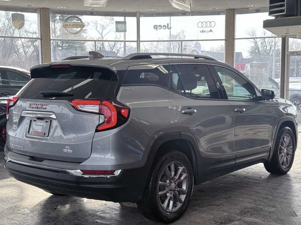 2023 GMC Terrain - Image 9 of 12