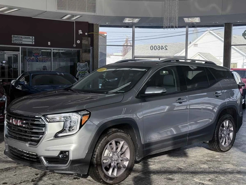 2023 GMC Terrain - Image 2 of 12