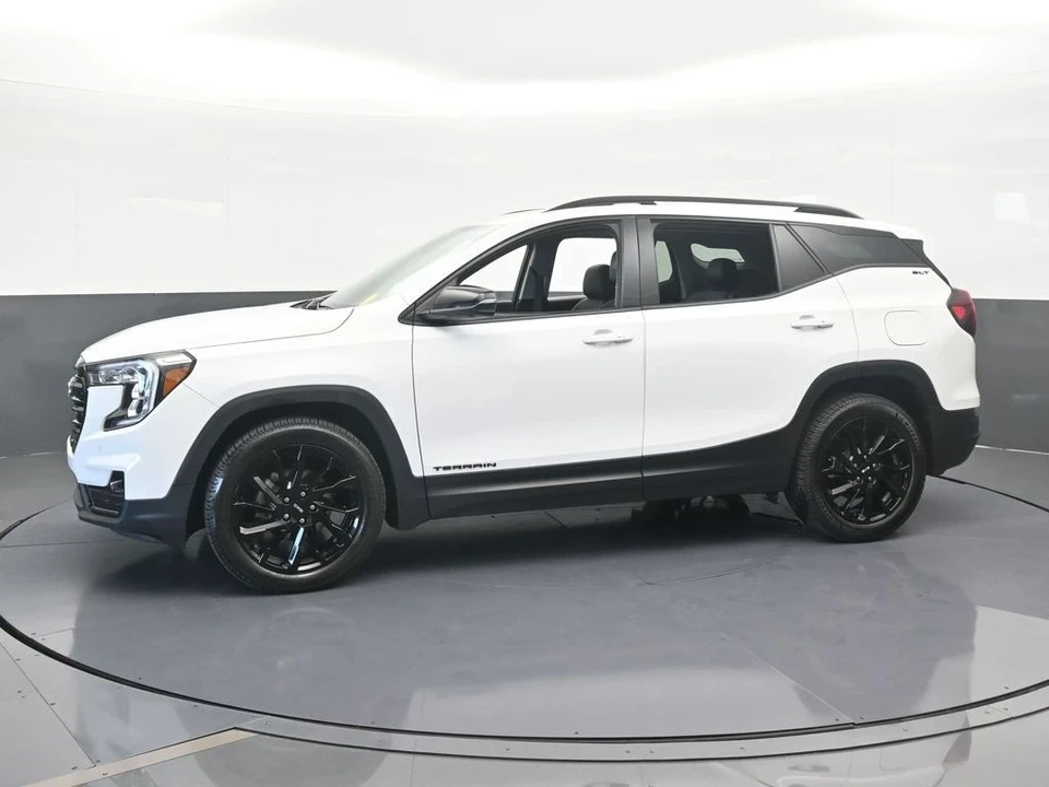 2023 GMC Terrain - Image 2 of 12