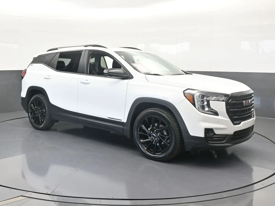 2023 GMC Terrain - Image 8 of 12