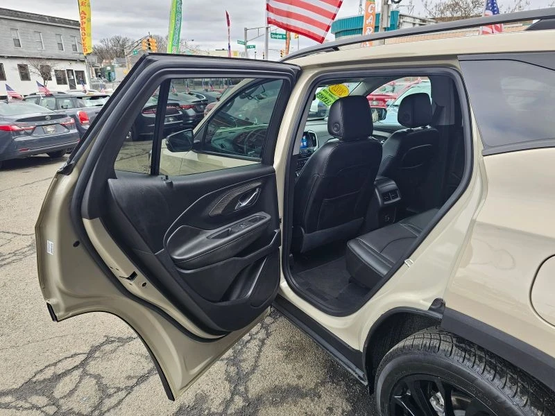 2023 GMC Terrain - Image 10 of 12