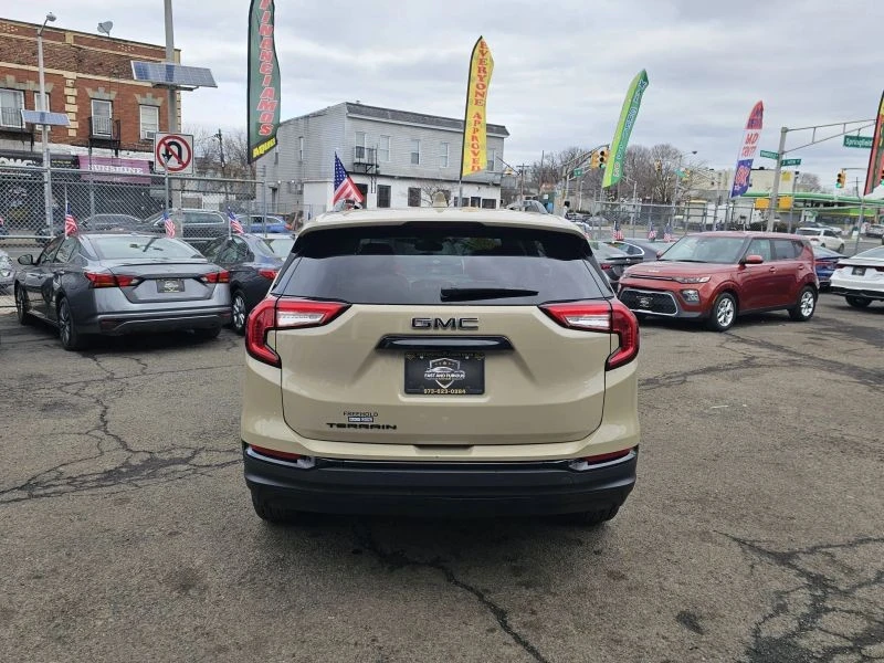 2023 GMC Terrain - Image 7 of 12