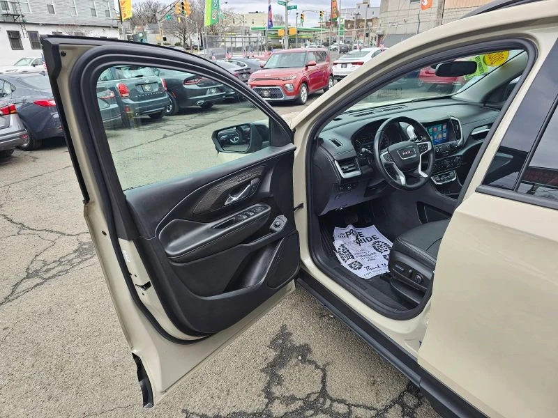 2023 GMC Terrain - Image 9 of 12