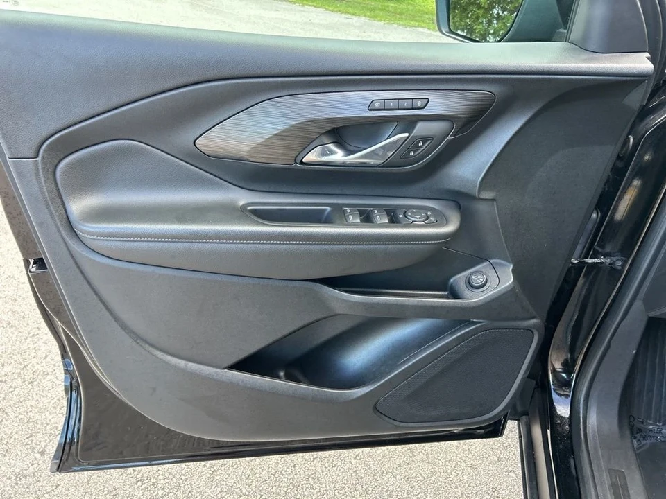 2023 GMC Terrain - Image 11 of 12