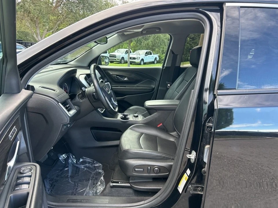 2023 GMC Terrain - Image 9 of 12