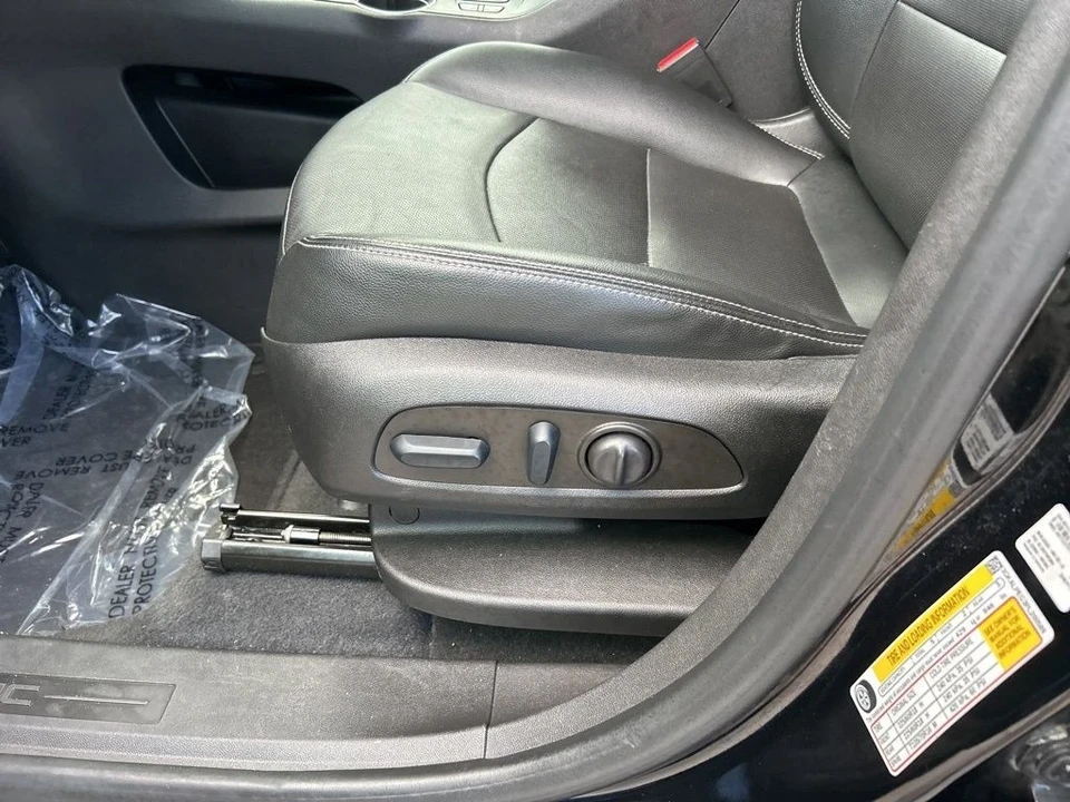 2023 GMC Terrain - Image 10 of 12