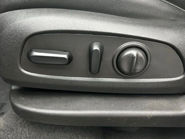 2023 GMC Terrain - Image 10 of 12