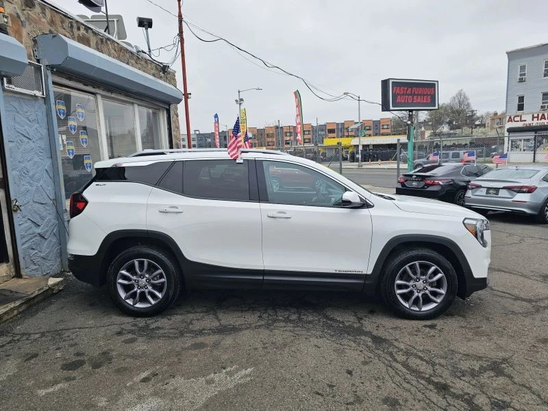 2023 GMC Terrain - Image 4 of 12