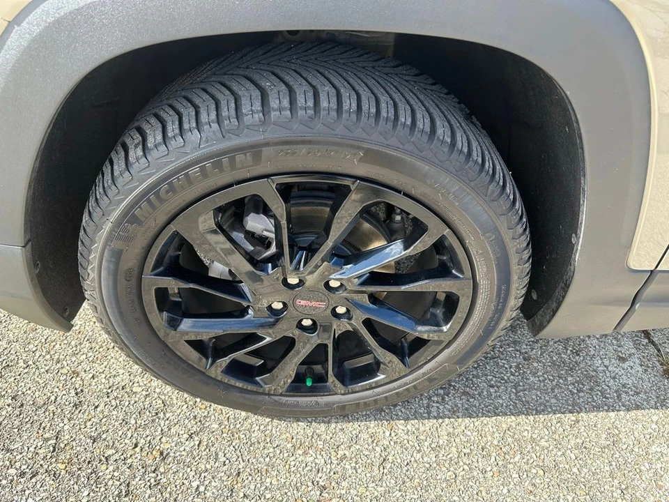 2023 GMC Terrain - Image 8 of 12