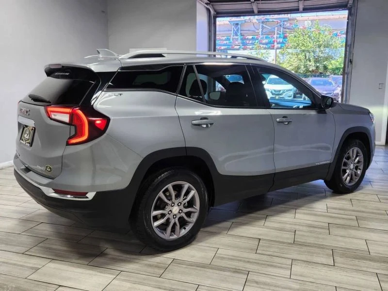 2023 GMC Terrain - Image 5 of 12