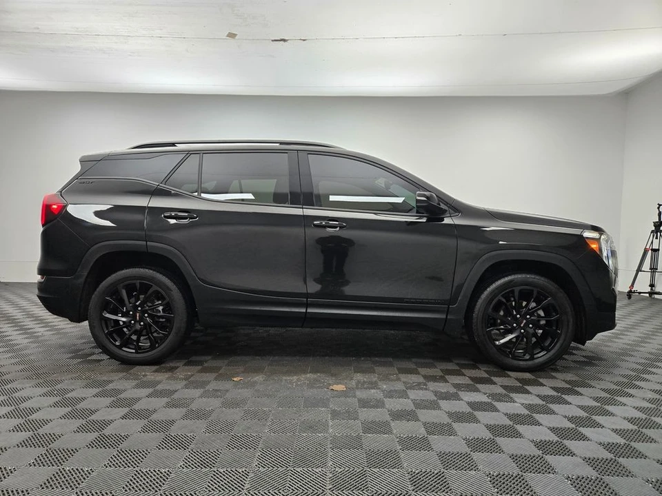 2023 GMC Terrain - Image 9 of 12