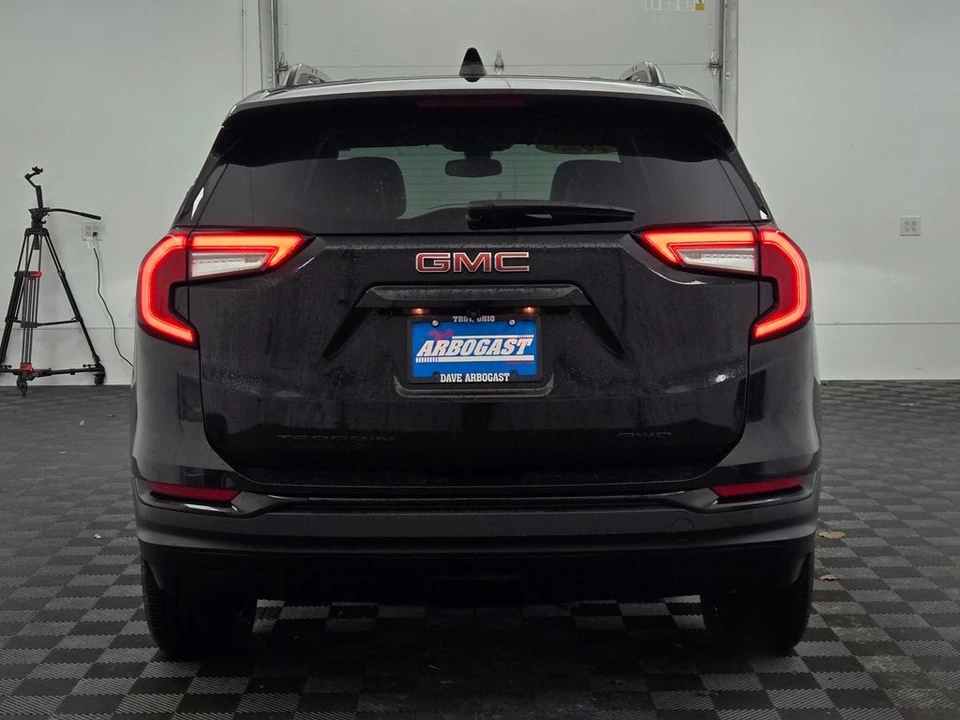 2023 GMC Terrain - Image 11 of 12