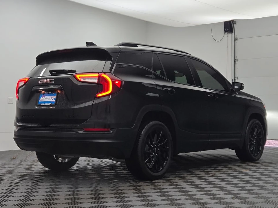 2023 GMC Terrain - Image 10 of 12
